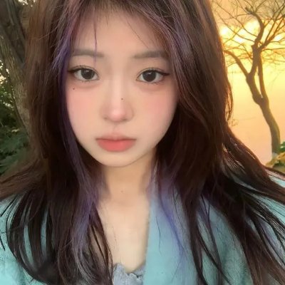 穿黄靴子的女孩